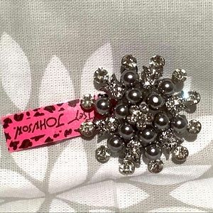 NWT Silvertone & Rhinestone snowflake holiday Christmas brooch